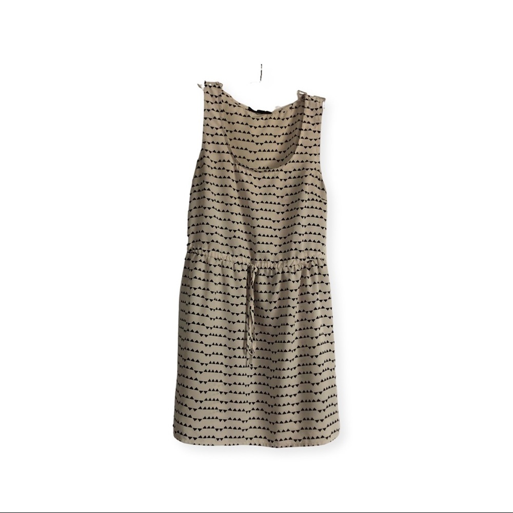 3/$25 Forever 21 summer dress size small cute triangle pattern design